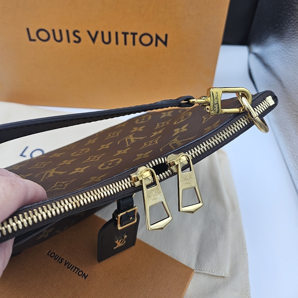 Excellent condition authentic Louis Vuitton Odeon PM monogram with back leather - Picture 9 of 17